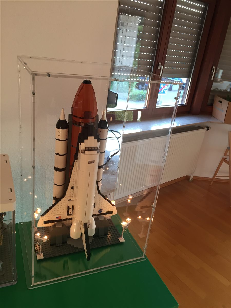 Real customer photo: LEGO Space Shuttle protected from dust under a Sora acrylic display case