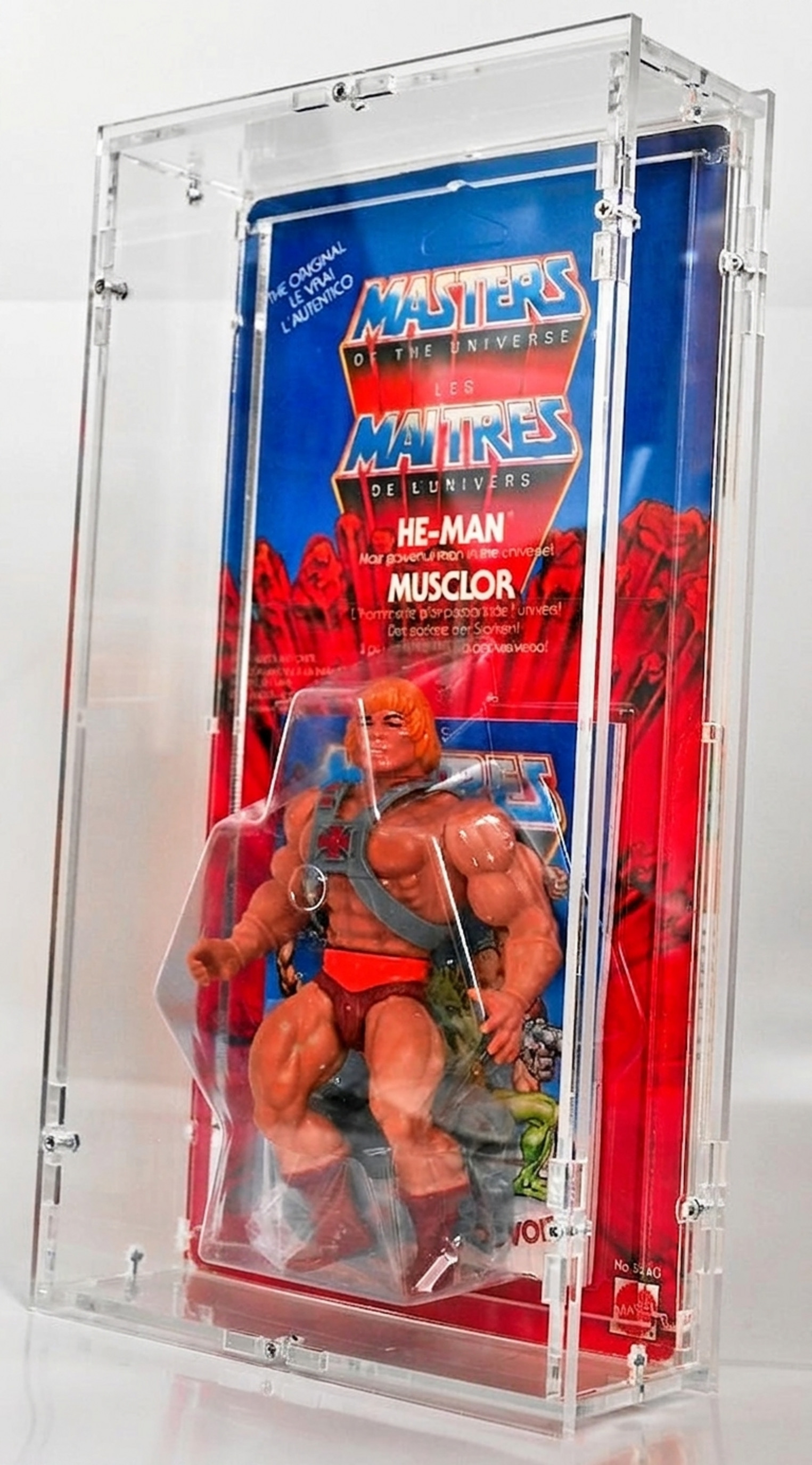 MotU Vintage He-Man from the 80s in its blister under a Sora acrylic case